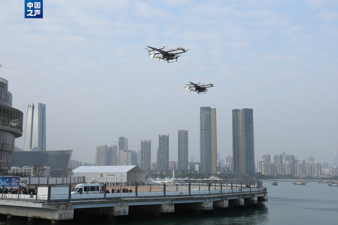 首飛成功！“空中出租車”繪就上海智慧交通新圖景